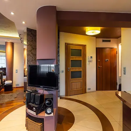 Rondo Verona - Free, Secure Parking For Guests Breslau