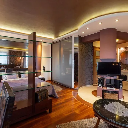 Rondo Verona - Free, Secure Parking For Guests